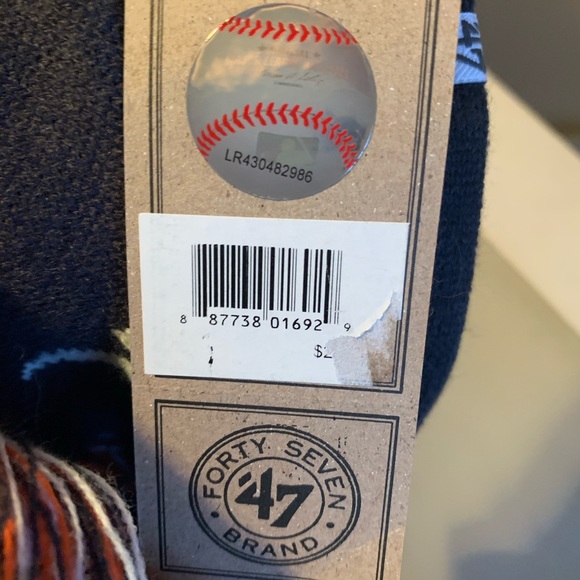 Detroit Tigers Winter Scarf with fringe - Picture 4 of 6